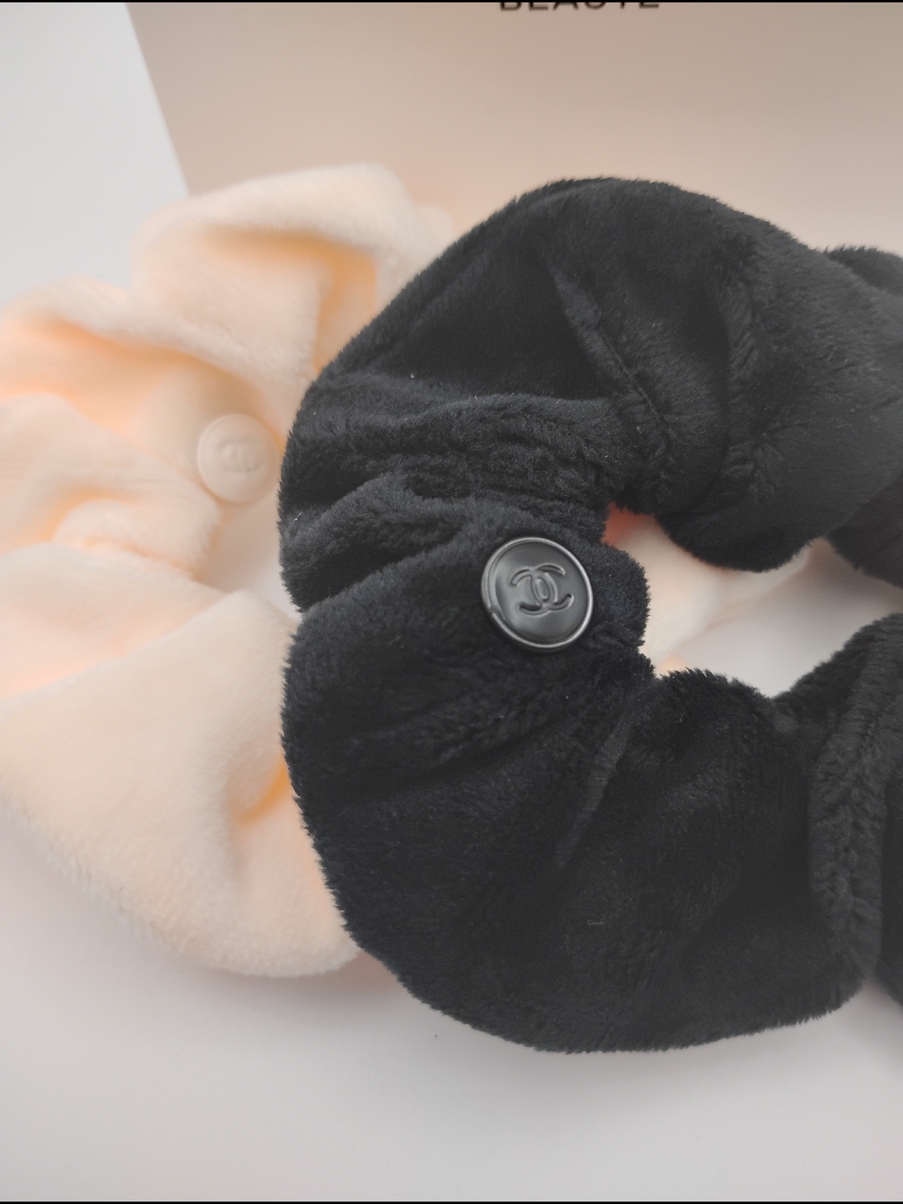 CHANEL Two-Tone Velvet Scrunchie Set - Black & Cream - Picture 3 of 4